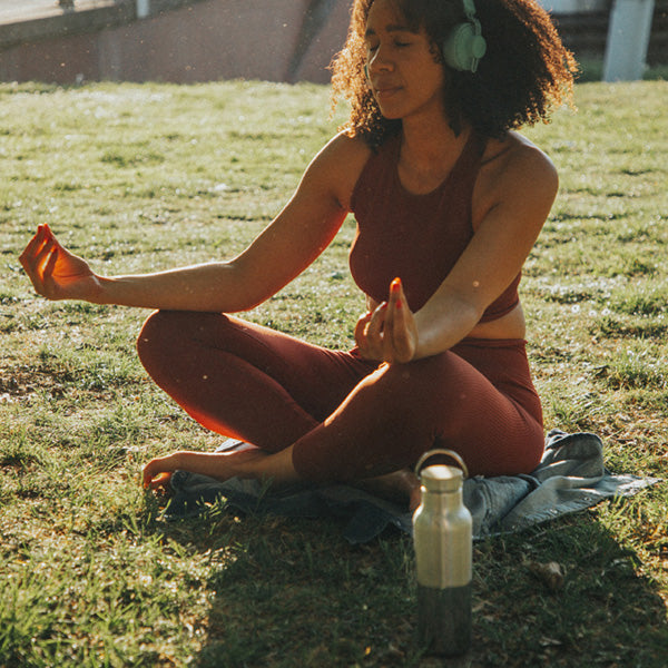 16oz-rise-reflect-with-bamboo-cap-e3 16oz_rise_reflect_yoga_park_headphones_square.jpg