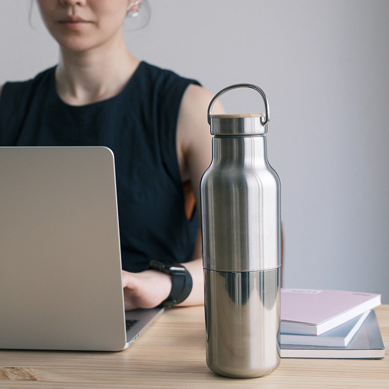 20oz-rise-reflect-with-bamboo-cap-h6 20oz_rise_reflect_desk_laptop_square.jpg