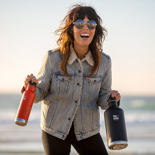 64oz-classic-with-loop-cap-m0 64oz_insulated_classic_black_beach_smile_square.jpg