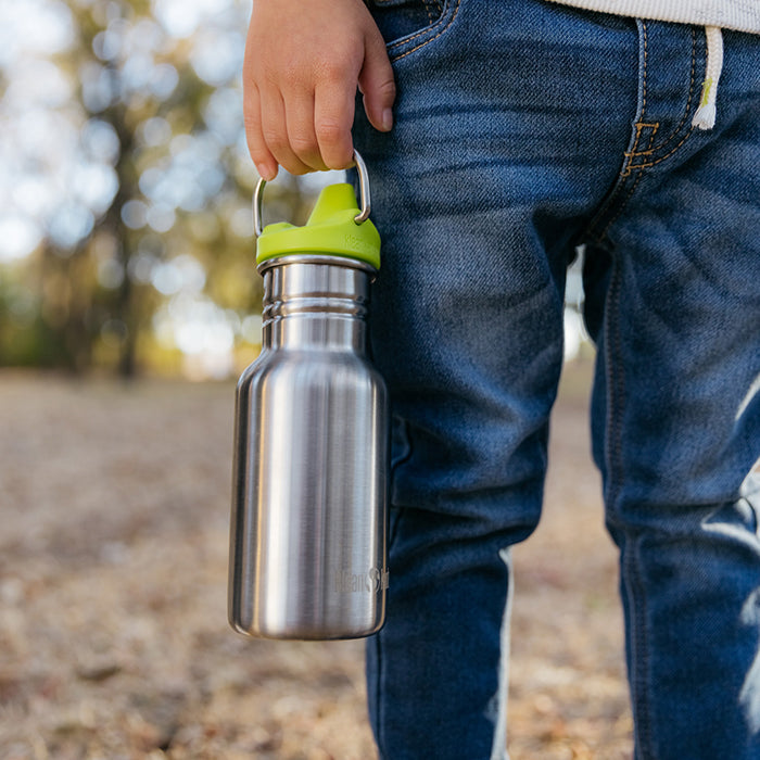 classic-kid-sippy-cap-c5 K12CNSIPPY-BS-kids_sippy_bottle_carry_lifestyle_f9e24b84-a0ae-465d-aad5-3c60c5592b7d.jpg
