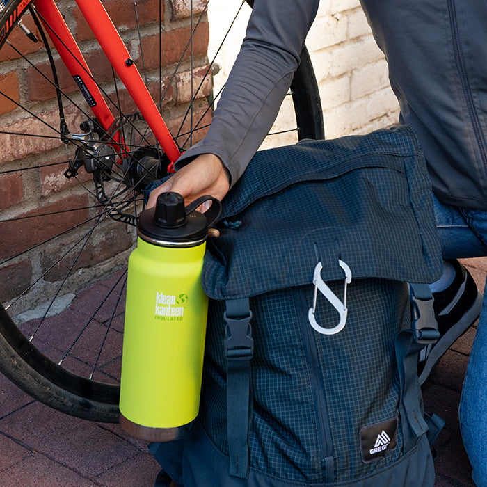 tkwide-chug-cap-g1 K32TKWSSL-JP-Bottle-Biking-Chug-Cap-lifestyle.jpg