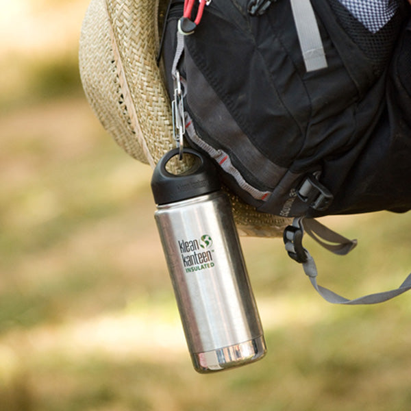 steel-s-biner-3-h1 carabiner_steel_bottle_backpack_lifestyle_dd4fef2d-f5d2-4f32-ac05-c706bd6b518e.jpg